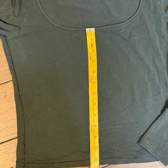 SKIMS Vintage Long Sleeve Scoop Neck top size L - Picture 6 of 7